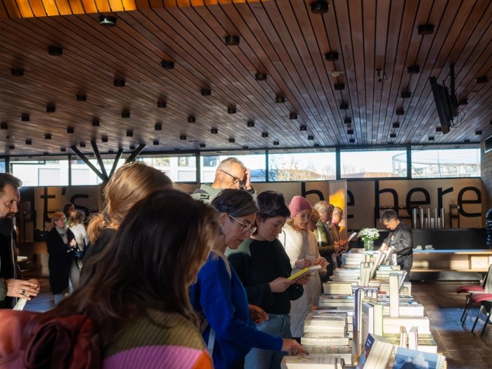 anima Bücherstand Buchhandlung Brunner im Foyer